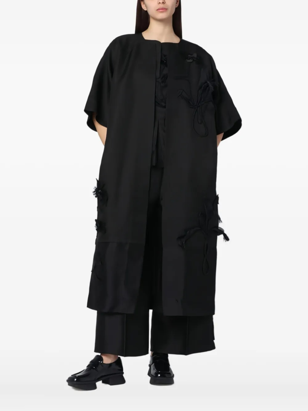 MARK KENLY DOMINO TAN пальто с цветочной аппликацией, черный
MARK KENLY DOMINO TAN пальто с цветочной аппликацией, черный