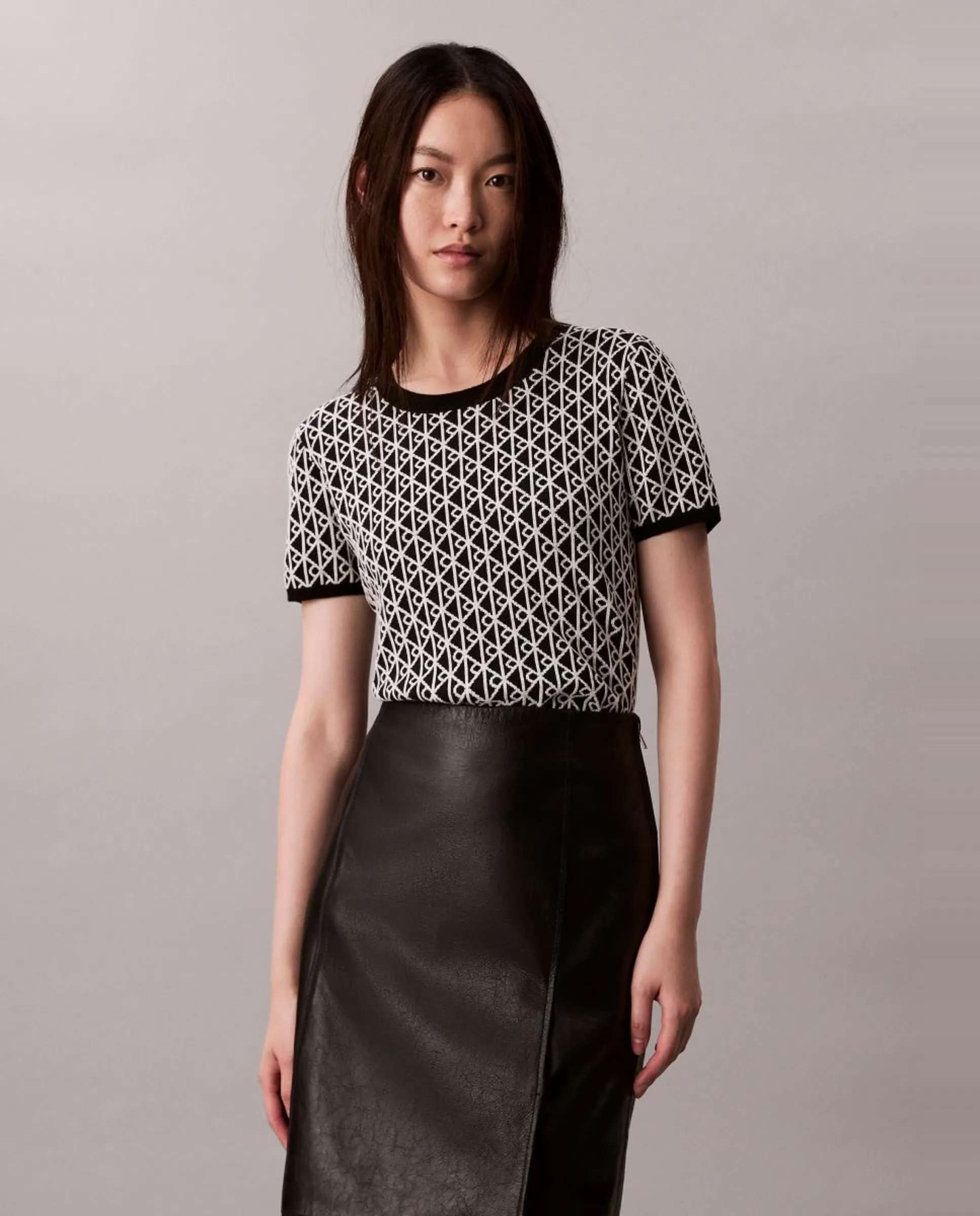 Женская футболка с принтом Calvin Klein, черный
Женская футболка с принтом Calvin Klein, черный