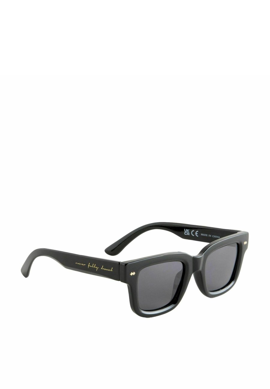 Солнцезащитные очки Never Fully Dressed Sunglasses, Black
Солнцезащитные очки Never Fully Dressed Sunglasses, Black