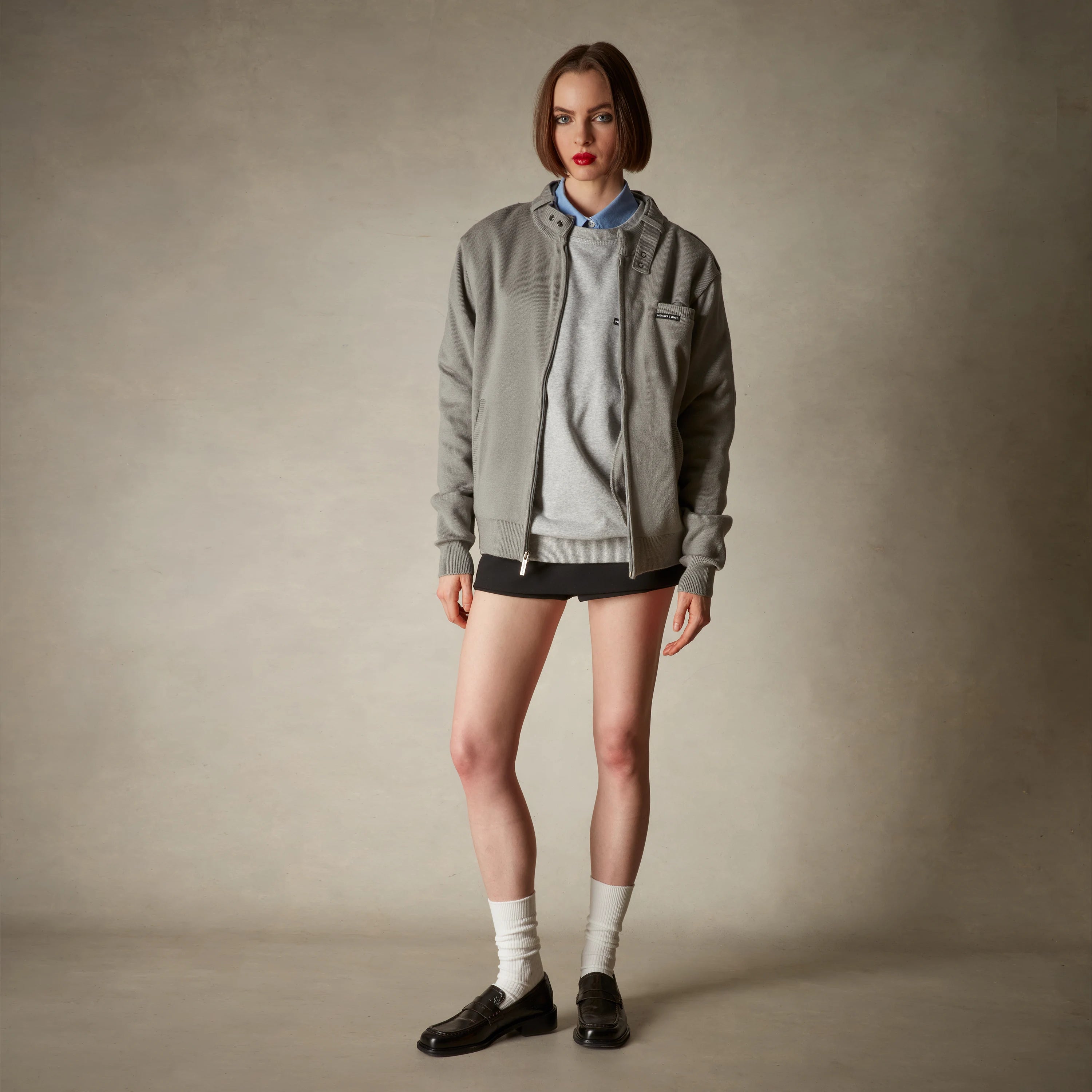 Женский свитер-гонщик свободного покроя Iconic Members Only, серый
Женский свитер-гонщик свободного покроя Iconic Members Only, серый