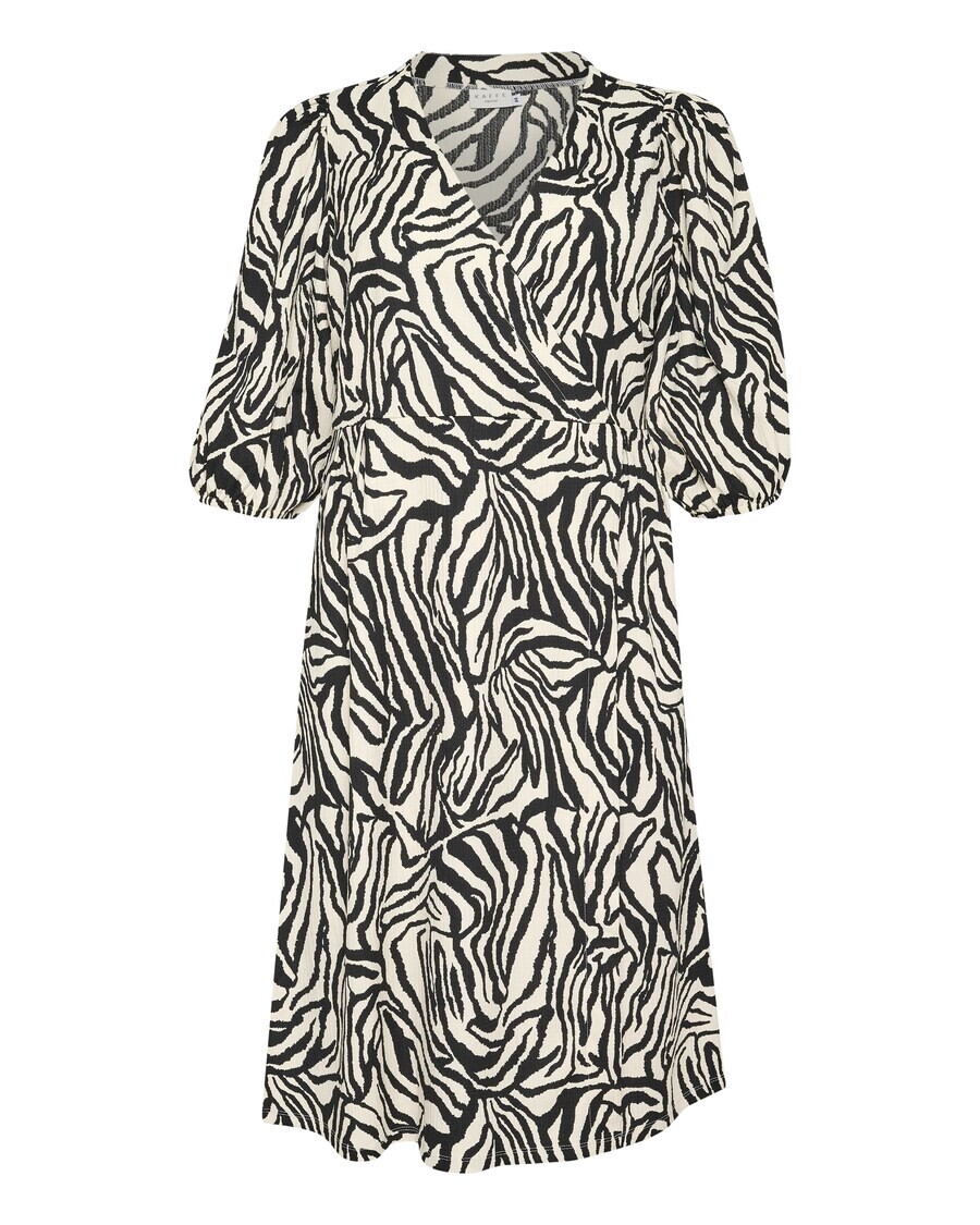 Платье миди KAFFE CURVE Dress Katrina, черный/белый
Платье миди KAFFE CURVE Dress Katrina, черный/белый