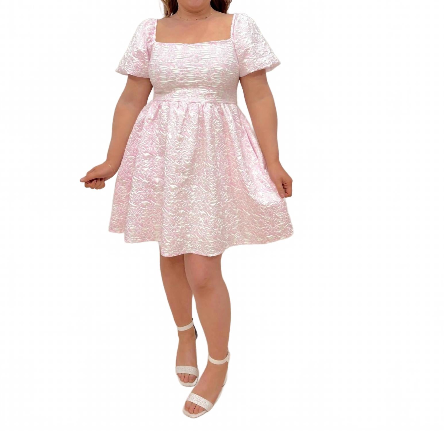 Розовое платье с квадратным вырезом Spring Flower SHE + SKY
Розовое платье с квадратным вырезом Spring Flower SHE + SKY