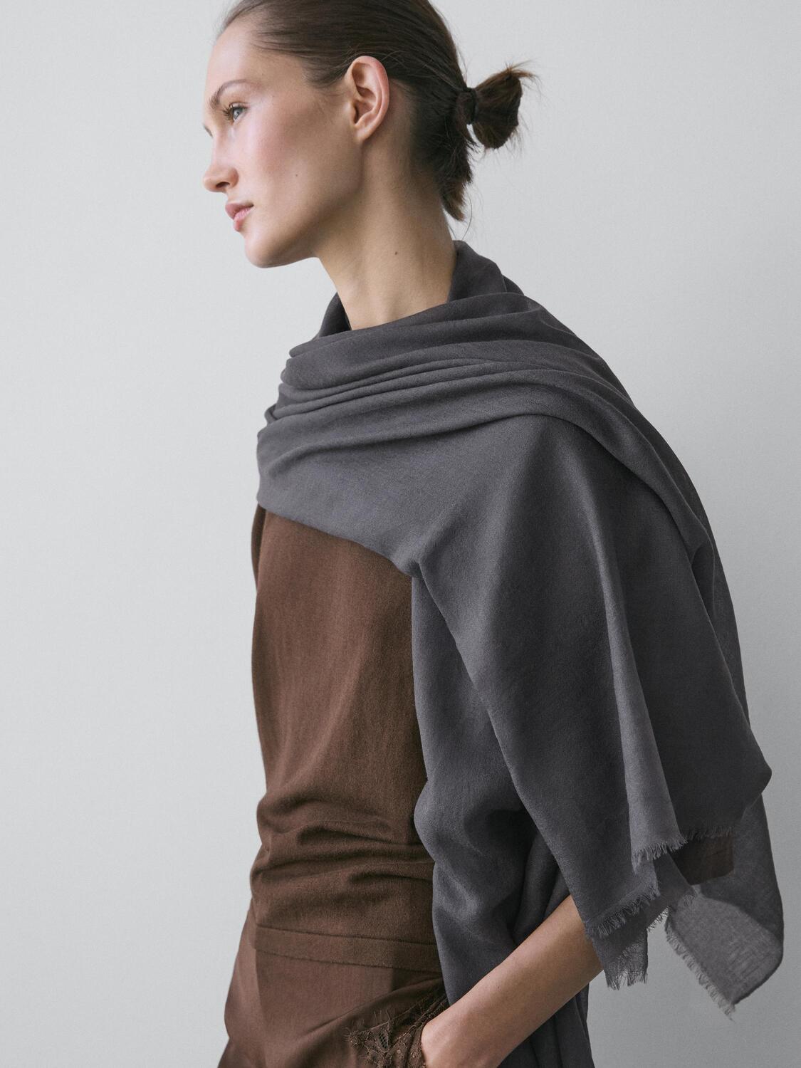 Легкий шарф из 100% шерсти Massimo Dutti, grey
Легкий шарф из 100% шерсти Massimo Dutti, grey