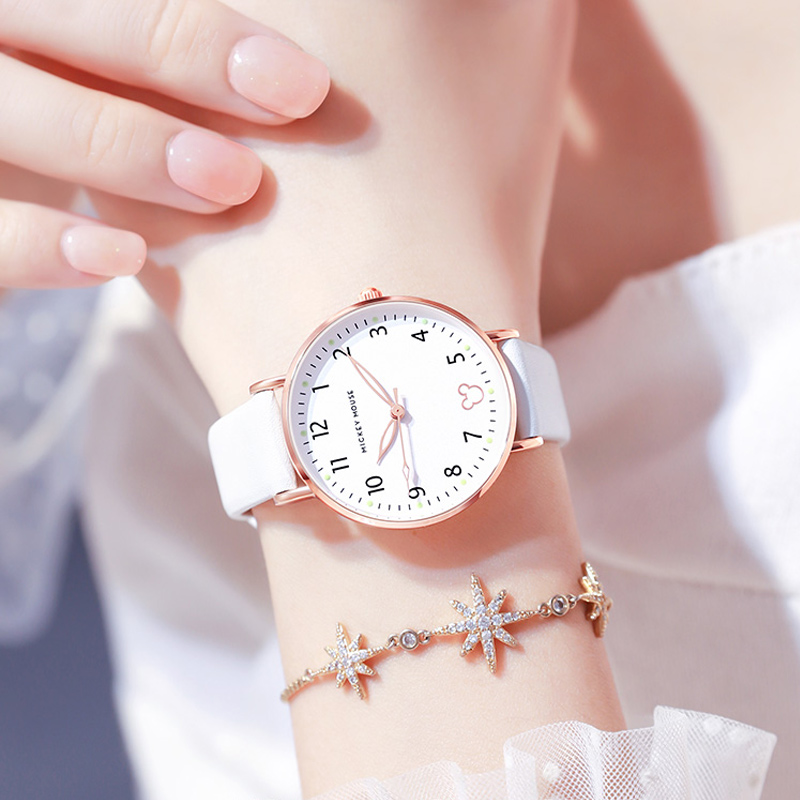 Disney Кварцевые часы женские с белым циферблатом
Disney Кварцевые часы женские с белым циферблатом