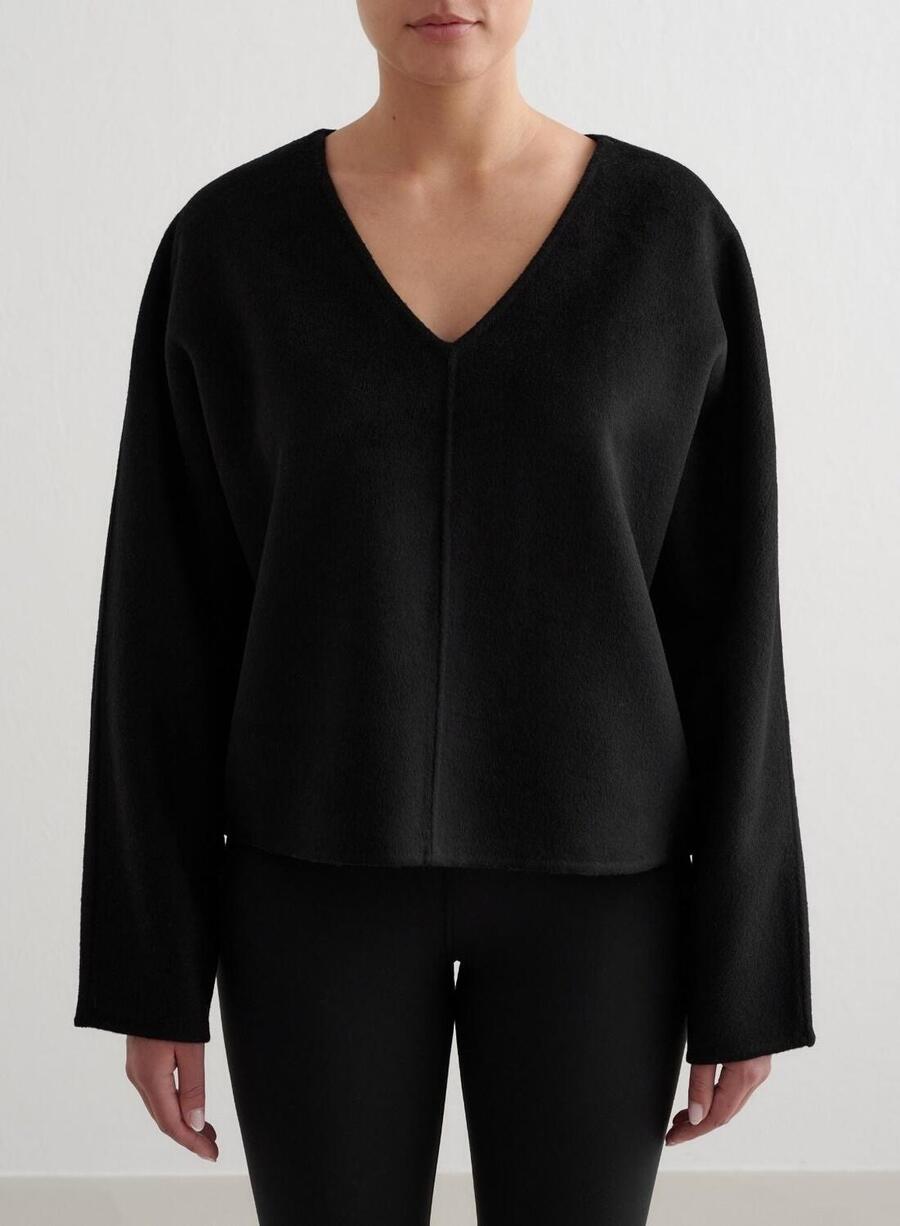 AIM'N Женская шерстяная толстовка с V-образным вырезом черного цвета
AIM'N Женская шерстяная толстовка с V-образным вырезом черного цвета