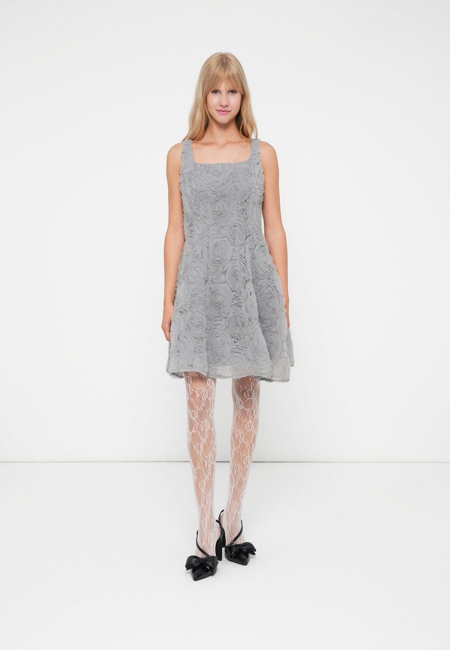 Платье YAS YASISABELLE DRESS, Silver-Coloured
Платье YAS YASISABELLE DRESS, Silver-Coloured