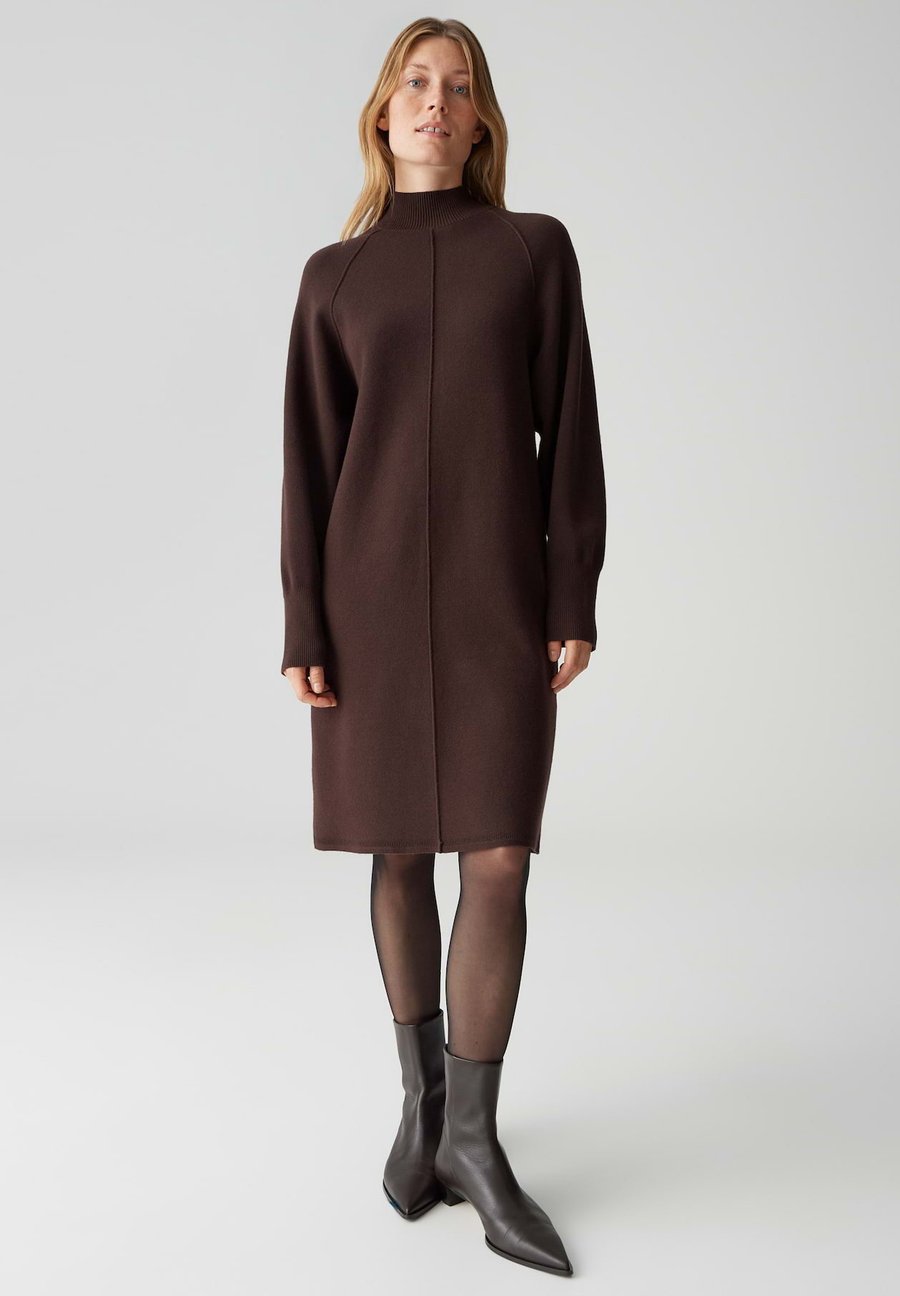 Платье OPUS LOOSE FIT SOFT TOUCH WARMING KNEE LENGTH, Coffee Bean/Brown
Платье OPUS LOOSE FIT SOFT TOUCH WARMING KNEE LENGTH, Coffee Bean/Brown