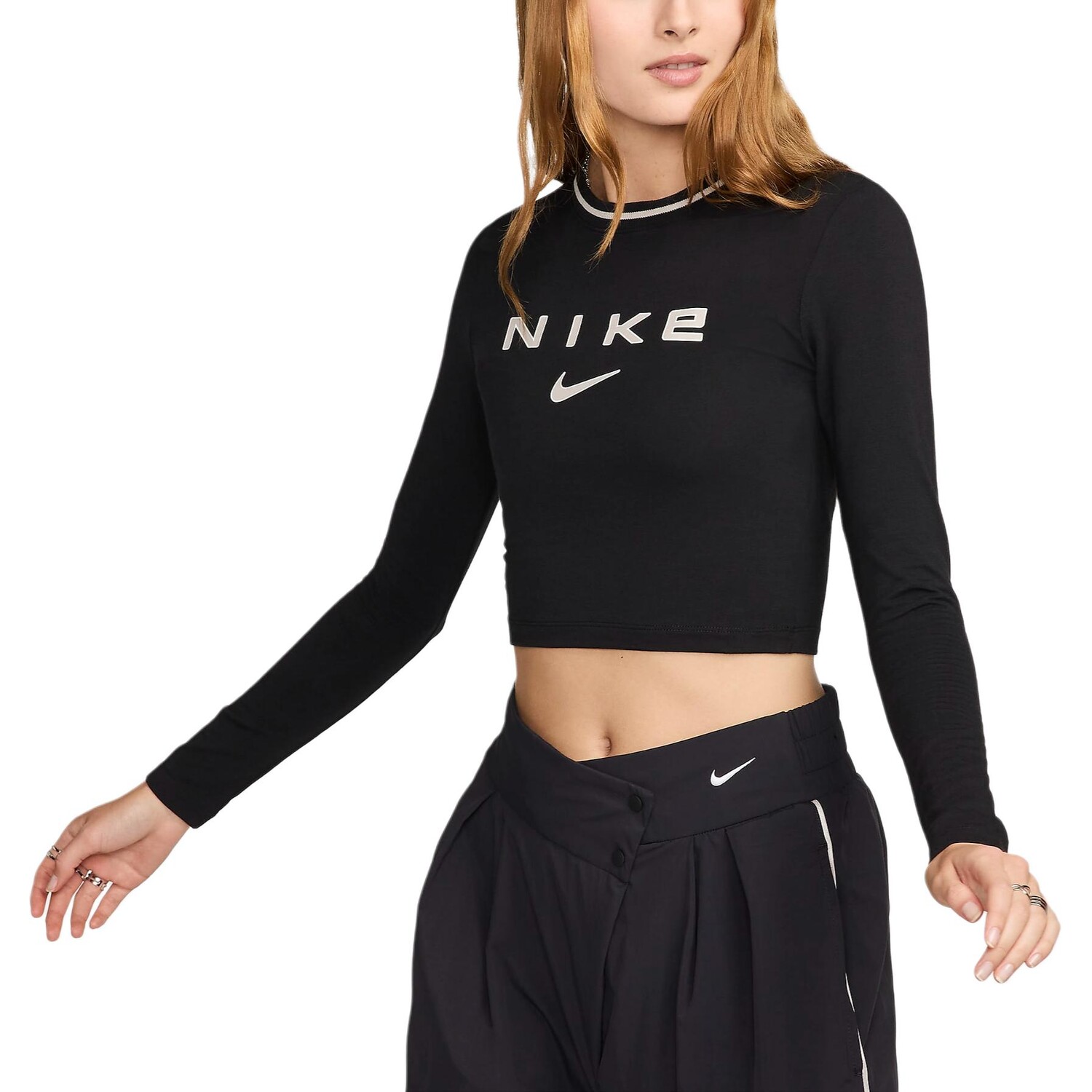 Трикотаж женский черный Nike
Трикотаж женский черный Nike