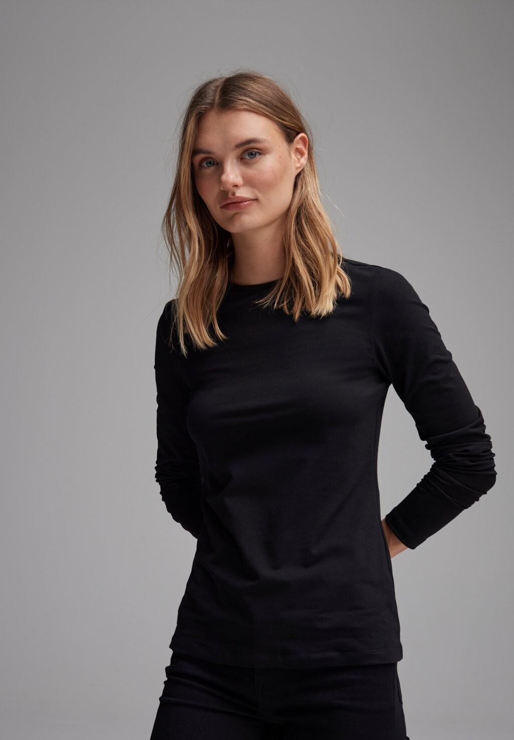 Топ с длинными рукавами SMILLA Opus, цвет black
Топ с длинными рукавами SMILLA Opus, цвет black