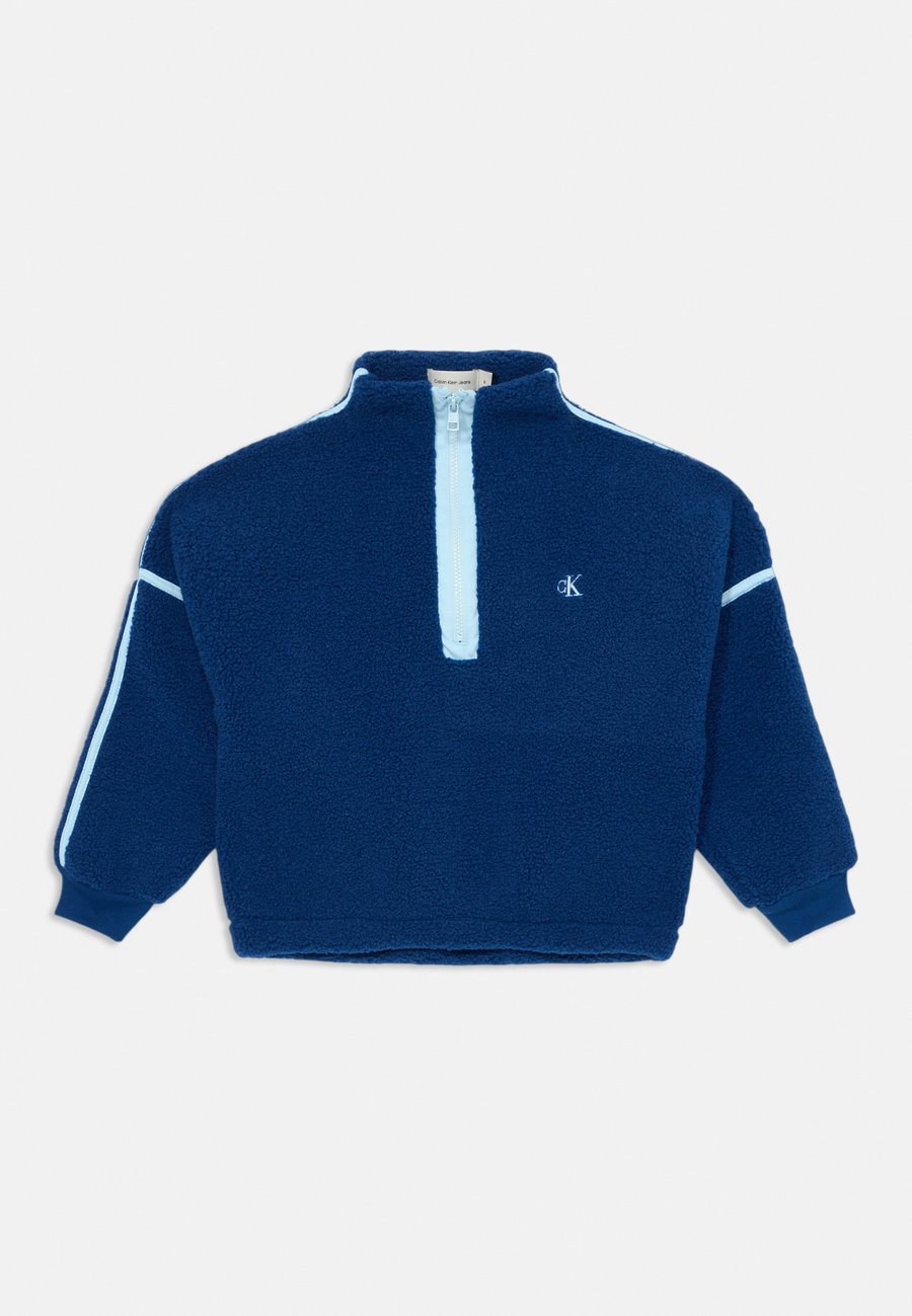 Джемпер Calvin Klein Jeans TEDDY HALF ZIP UNISEX, Bold Blue/Blue
Джемпер Calvin Klein Jeans TEDDY HALF ZIP UNISEX, Bold Blue/Blue