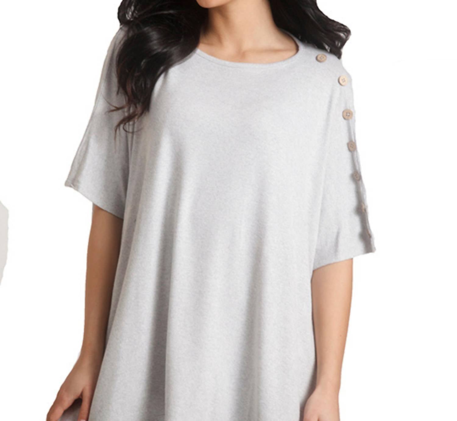 Супермягкий пончо с пуговицами в цвете Frost french kyss
Супермягкий пончо с пуговицами в цвете Frost french kyss