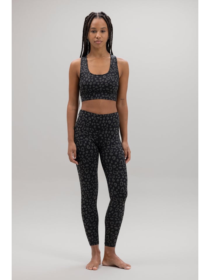 Леггинсы 7/8 черного цвета Hey Honey
Леггинсы 7/8 черного цвета Hey Honey