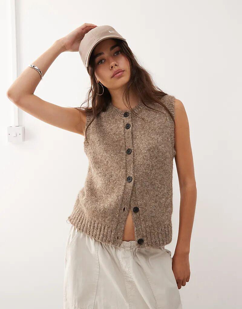 Жилет Weekday с высоким V-образным вырезом из бежевого меланжа эксклюзивно для ASOS
Жилет Weekday с высоким V-образным вырезом из бежевого меланжа эксклюзивно для ASOS