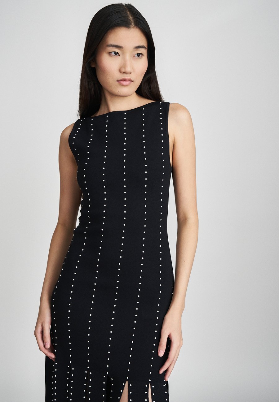 Платье sandro ROBE MAILLE ENCOLURE BATEAU STRASS, Noir/Black
Платье sandro ROBE MAILLE ENCOLURE BATEAU STRASS, Noir/Black