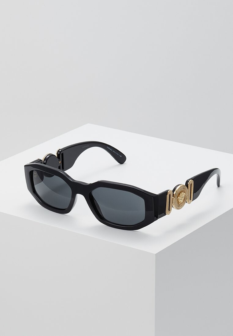 Солнцезащитные очки Versace, черный
Солнцезащитные очки Versace, черный