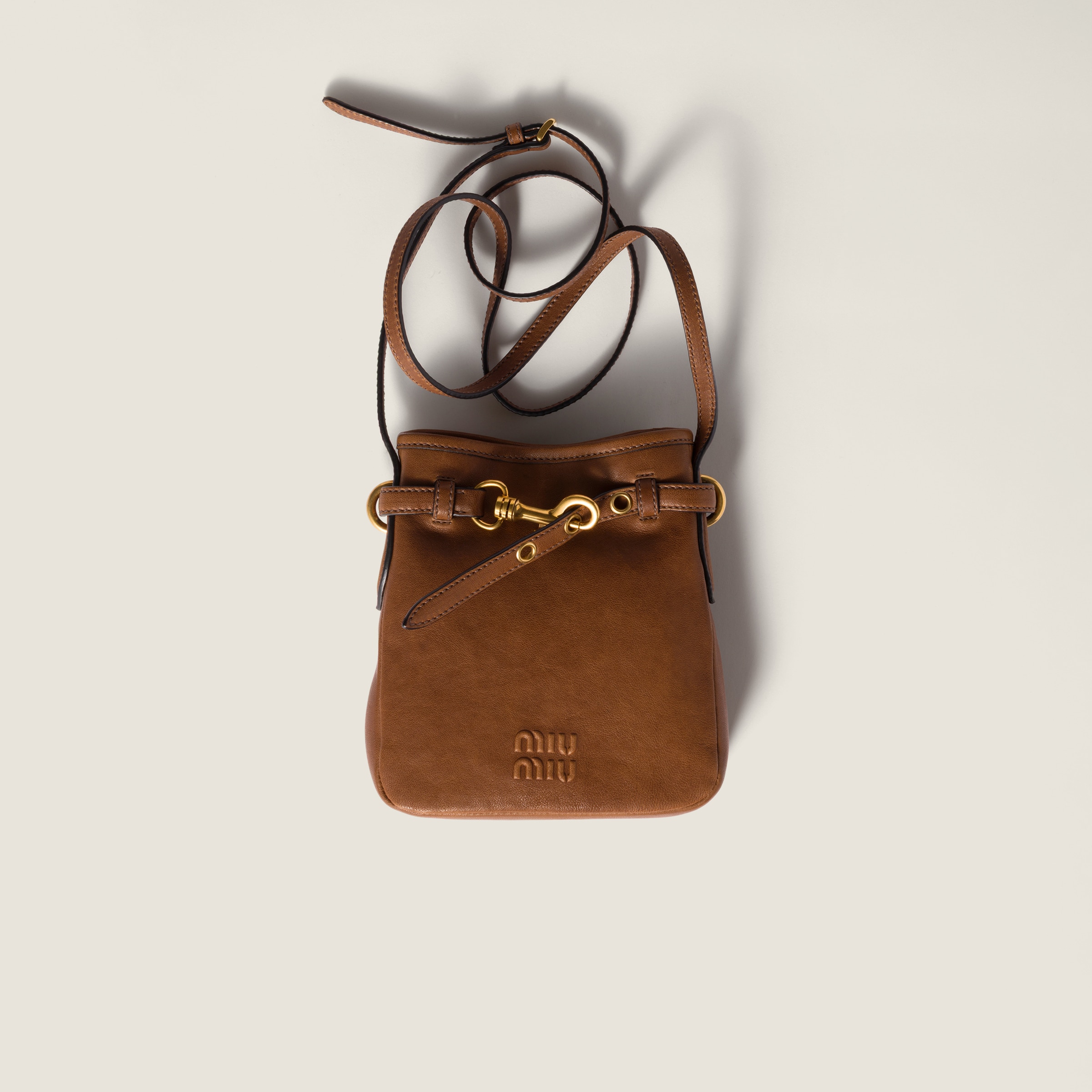 Кожаный мешочек из наппы MIU MIU, коричневый
Кожаный мешочек из наппы MIU MIU, коричневый