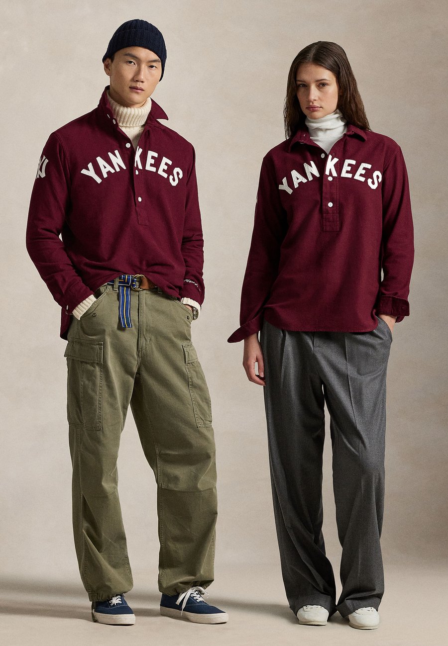 Блуза Polo Ralph Lauren FIELDER LONG SLEEVE SPORT SHIRT YANKEES UNISEX, Classic Wine/Dark Blue
Блуза Polo Ralph Lauren FIELDER LONG SLEEVE SPORT SHIRT YANKEES UNISEX, Classic Wine/Dark Blue