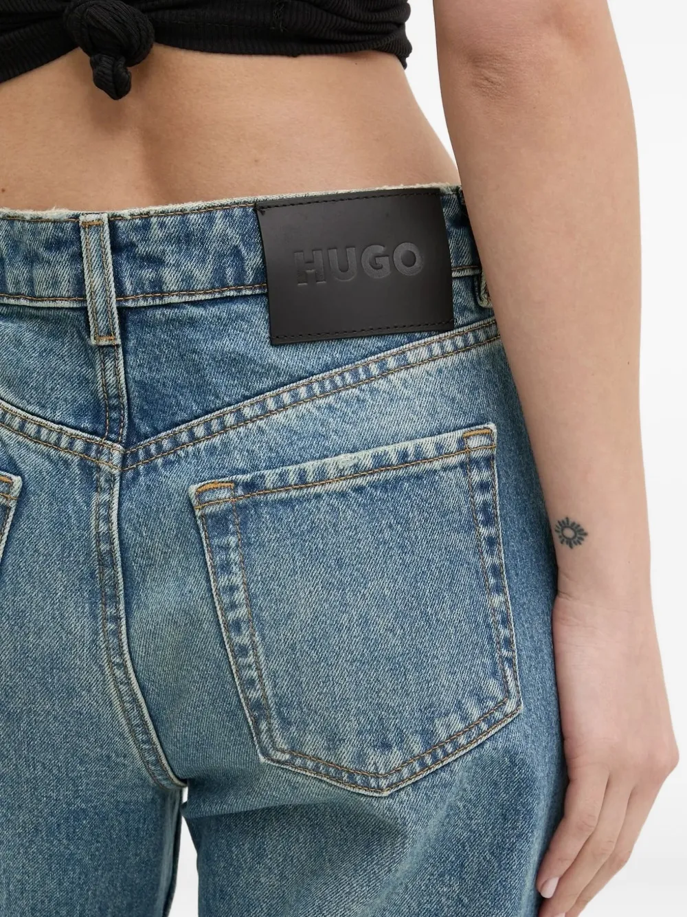 Джинсы с тисненым логотипом HUGO, синий
Джинсы с тисненым логотипом HUGO, синий