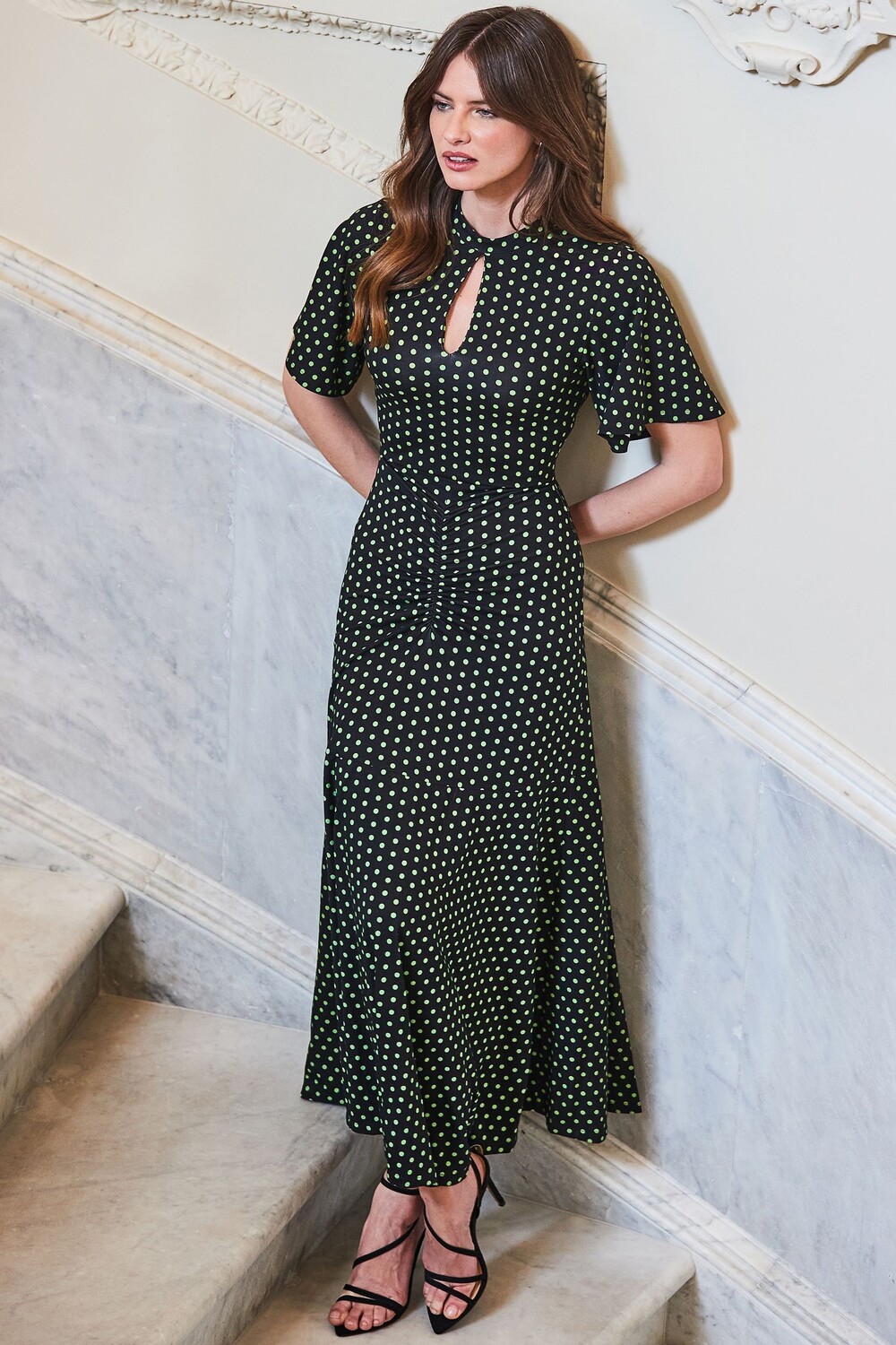 Платье из джерси в горошек с каплевидным вырезом Sosandar, черный 
Платье из джерси в горошек с каплевидным вырезом Sosandar, черный