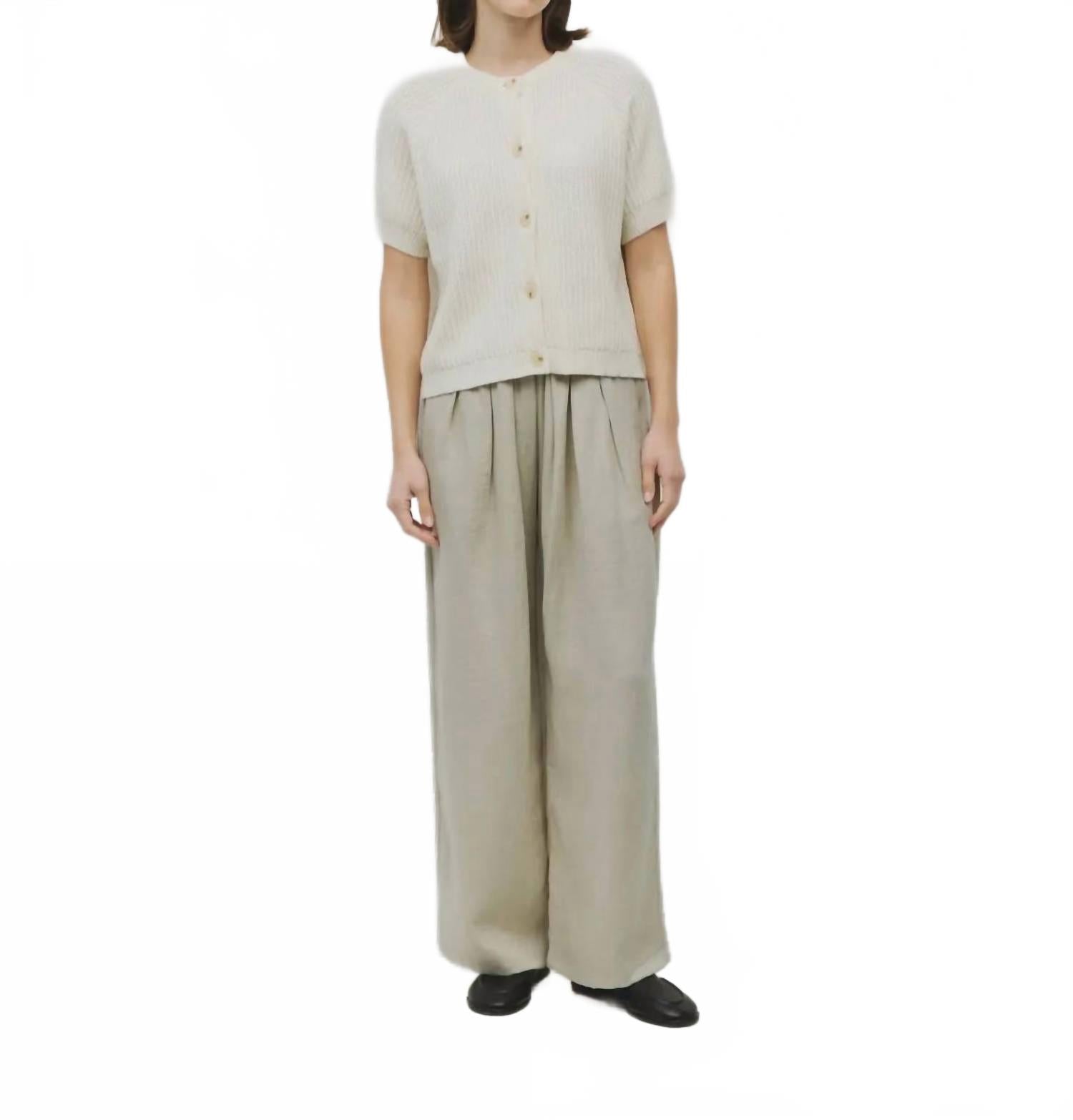 Джемпер Дженна в кремовом цвете Azalea
Джемпер Дженна в кремовом цвете Azalea