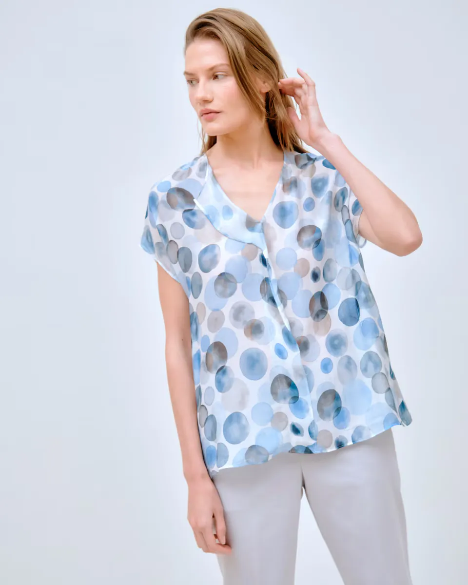 Женская блузка с приспущенными рукавами и оборкой на горловине Lasserre, синий
Женская блузка с приспущенными рукавами и оборкой на горловине Lasserre, синий