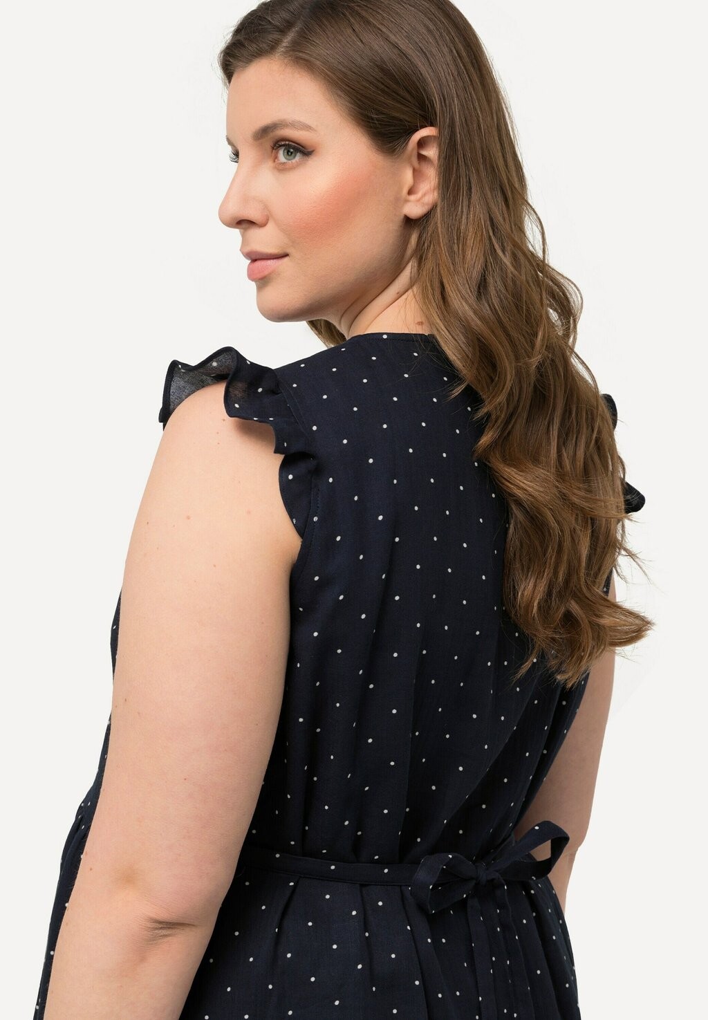 Блуза BELLIEVA A-LINIE V-AUSSCHNITT ÄRMEL-RÜSCHE Ulla Popken, темно-синий
Блуза BELLIEVA A-LINIE V-AUSSCHNITT ÄRMEL-RÜSCHE Ulla Popken, темно-синий