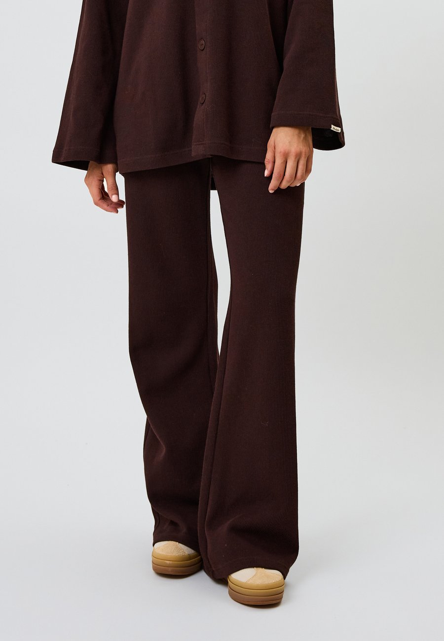 Брюки OH APRIL LYLE FLARED , Truffle/Brown
Брюки OH APRIL LYLE FLARED , Truffle/Brown