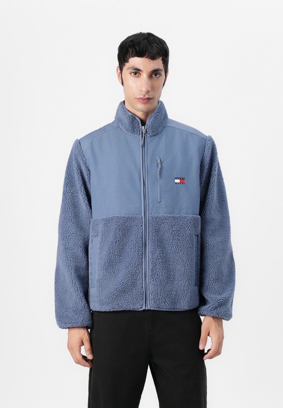 Флисовая куртка Tommy Jeans NOVELTY JACKET, Blue Moment/Anthracite
Флисовая куртка Tommy Jeans NOVELTY JACKET, Blue Moment/Anthracite