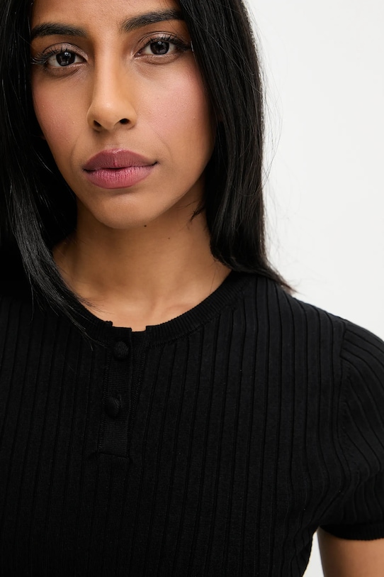 Футболка Answear.Lab, черный
Футболка Answear.Lab, черный