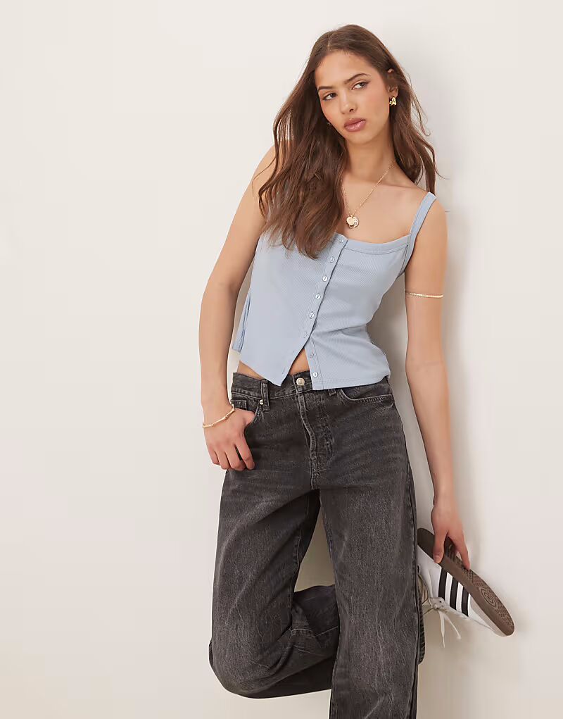 Топ Abercrombie & Fitch с толстыми бретелями, застегивающийся на пуговицы, синего цвета
Топ Abercrombie & Fitch с толстыми бретелями, застегивающийся на пуговицы, синего цвета