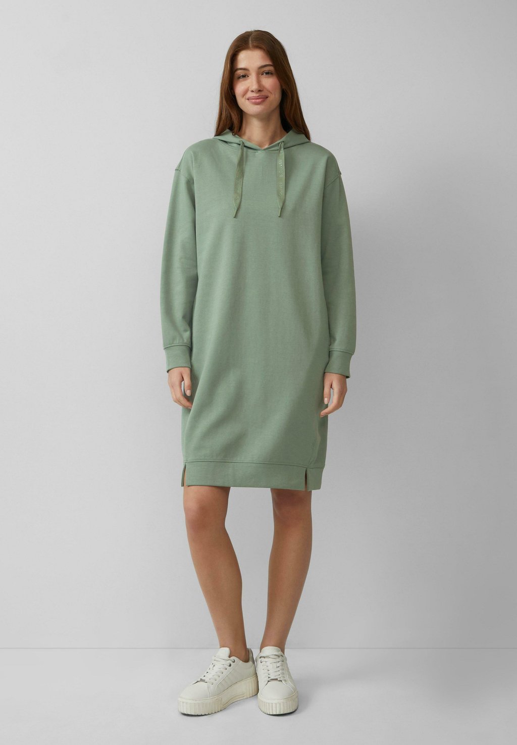 Повседневное платье MIT SEITLICHEN EINGRIFFTASCHEN UND KAPUZE s.Oliver, зеленый
Повседневное платье MIT SEITLICHEN EINGRIFFTASCHEN UND KAPUZE s.Oliver, зеленый