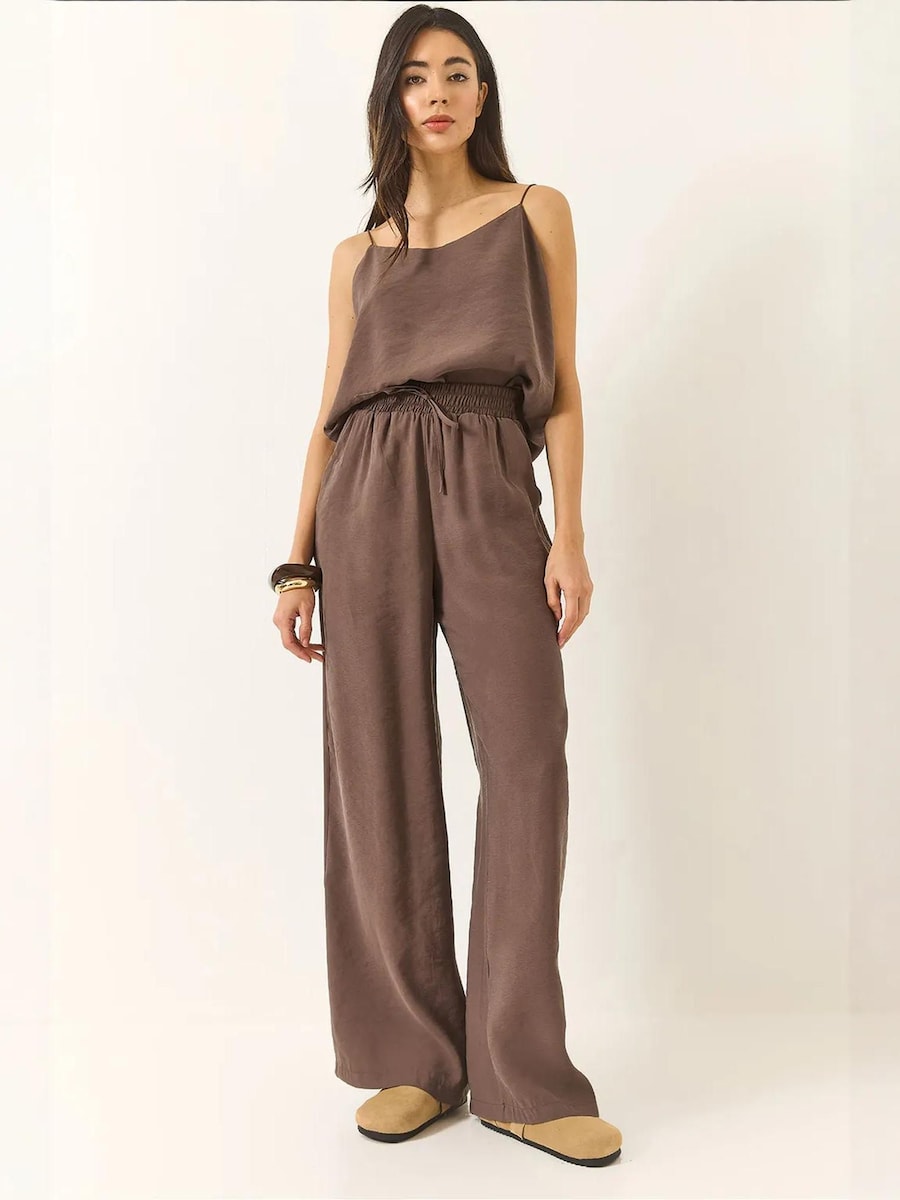 Брючный костюм Bianco Lucci, коричневый
Брючный костюм Bianco Lucci, коричневый