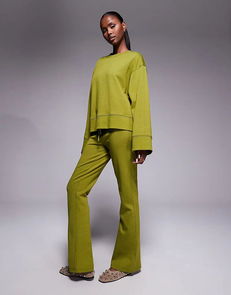 Расклешенные джоггеры ASOS DESIGN из комбинезона оливково-зеленого цвета
Расклешенные джоггеры ASOS DESIGN из комбинезона оливково-зеленого цвета