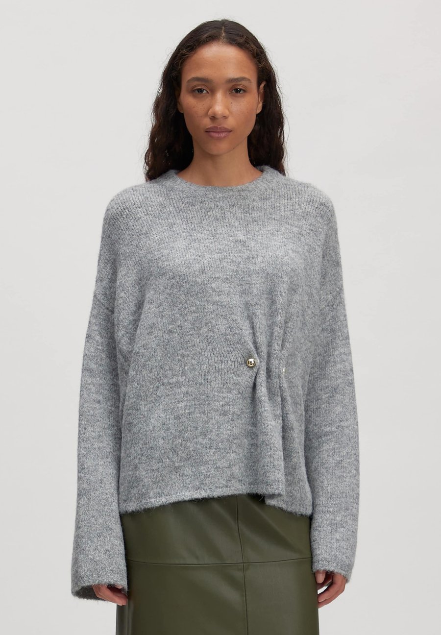 Джемпер EDITED NOORIE, Grau/Grey
Джемпер EDITED NOORIE, Grau/Grey