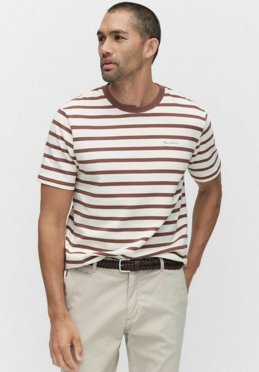 Футболка BONDELID DENNIS STRIPED TEE, Brown Stripe/Brown, Коричневый, Футболка BONDELID DENNIS STRIPED TEE, Brown Stripe/Brown
Футболка BONDELID DENNIS STRIPED TEE, Brown Stripe/Brown, Коричневый, Футболка BONDELID DENNIS STRIPED TEE, Brown Stripe/Brown