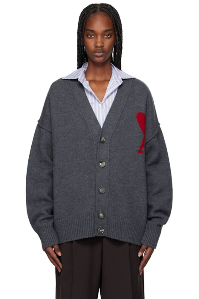 Серый шерстяной кардиган Ami de Coeur AMI Paris
Серый шерстяной кардиган Ami de Coeur AMI Paris