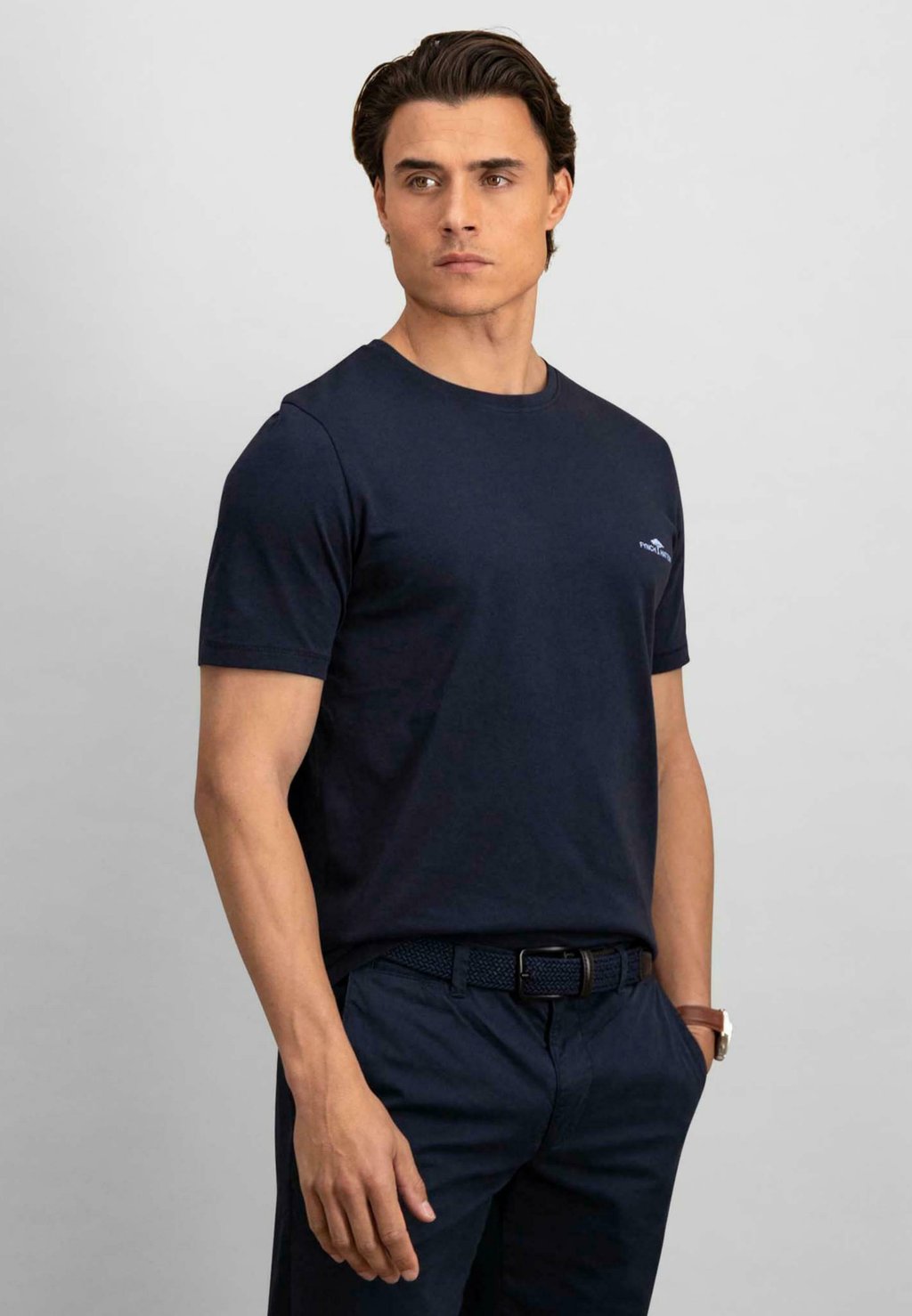 Базовая футболка Fynch-Hatton, темно-синий
Базовая футболка Fynch-Hatton, темно-синий