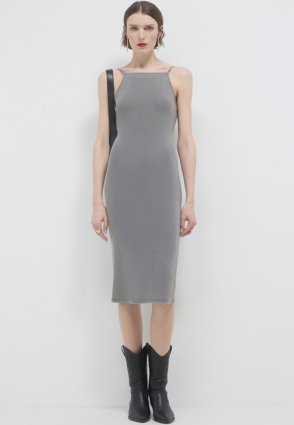 Платье-футляр EFFETTO SLAVATO Calliope, серый
Платье-футляр EFFETTO SLAVATO Calliope, серый