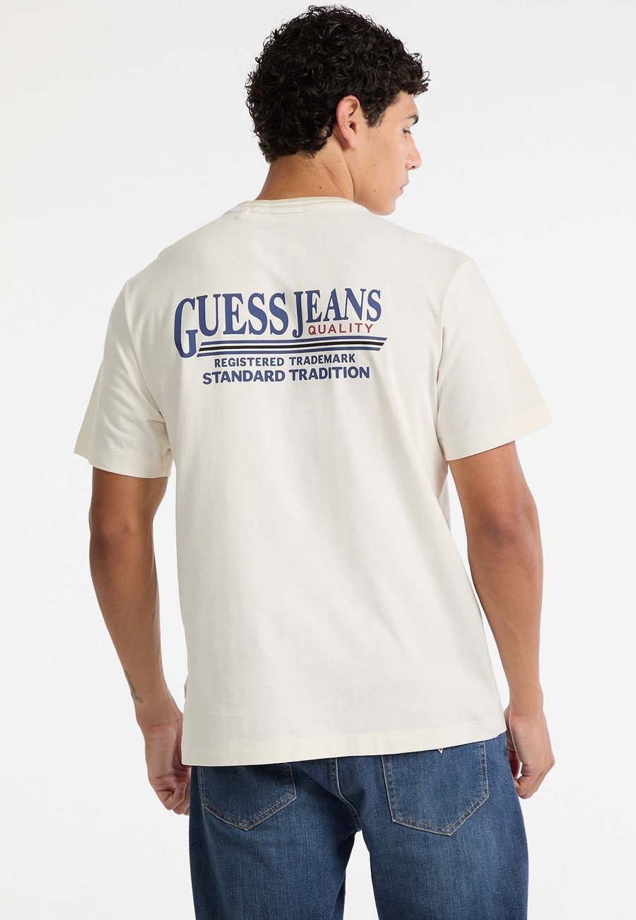 Футболка Guess Jeans LOGO HINTEN, Weiß/White
Футболка Guess Jeans LOGO HINTEN, Weiß/White