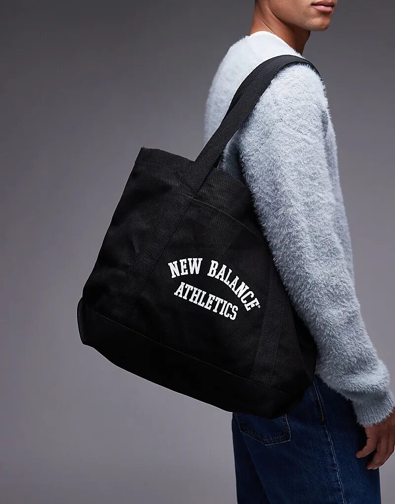 Холщовая сумка-тоут New Balance черного и белого цвета
Холщовая сумка-тоут New Balance черного и белого цвета