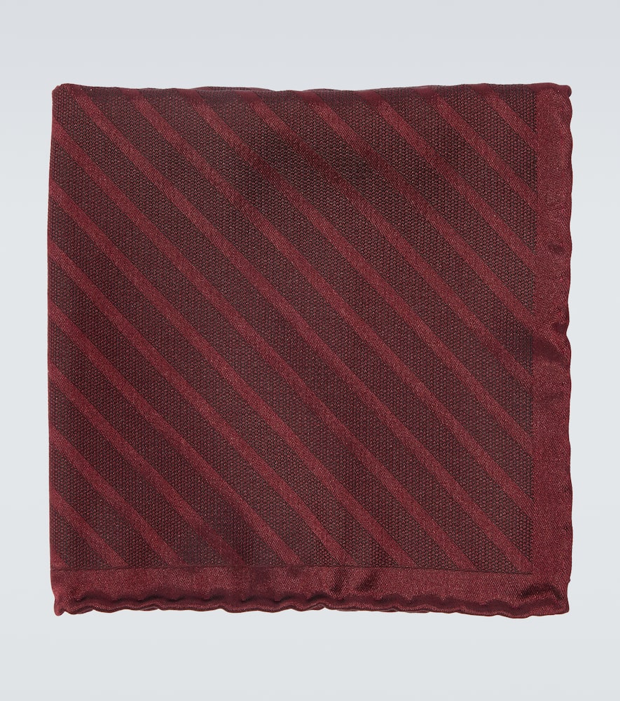 Полосатый шелковый платок для кармана Brunello Cucinelli, C019
Полосатый шелковый платок для кармана Brunello Cucinelli, C019