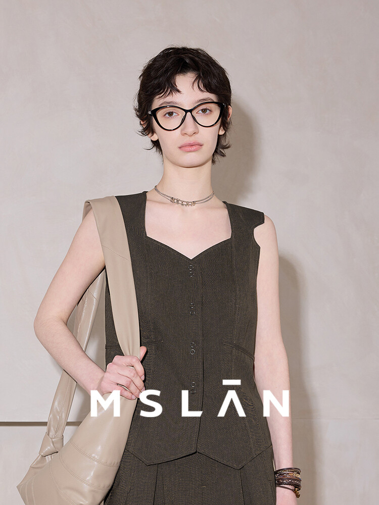 Жилет MSlan с бриллиантовым воротником, коричневый
Жилет MSlan с бриллиантовым воротником, коричневый