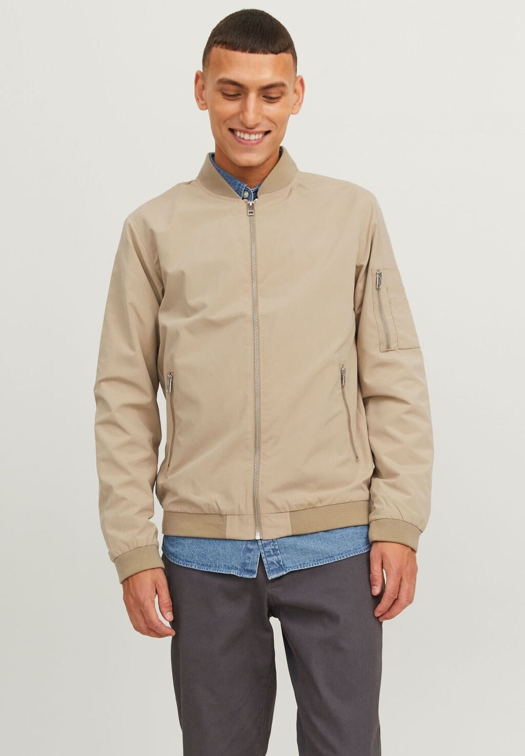 Бомбардировщик Чакетас Jack & Jones ДЖЕРУШ, цвет safari, Бежевый, Бомбардировщик Чакетас Jack & Jones ДЖЕРУШ, цвет safari 
Бомбардировщик Чакетас Jack & Jones ДЖЕРУШ, цвет safari, Бежевый, Бомбардировщик Чакетас Jack & Jones ДЖЕРУШ, цвет safari