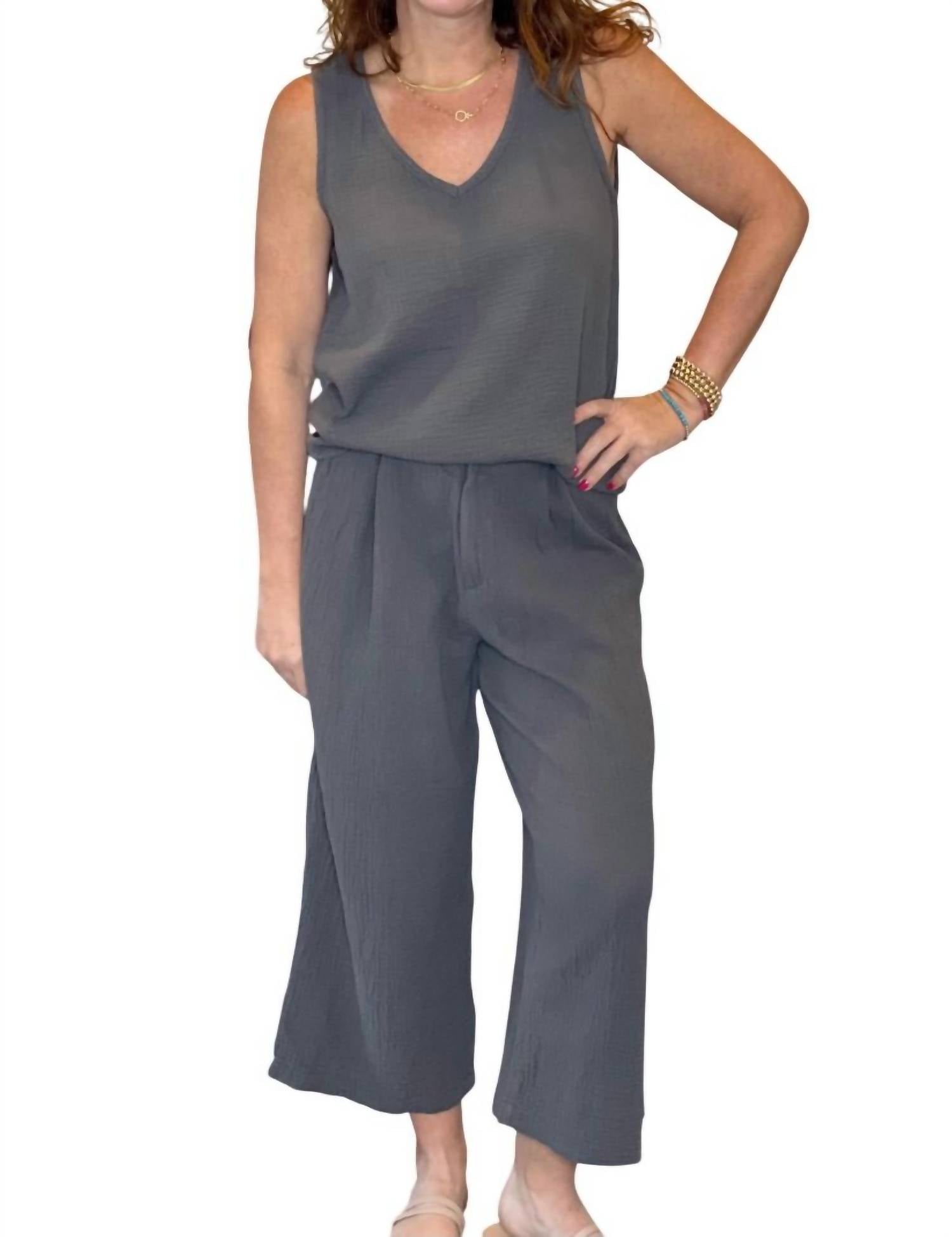 Топ из марли с V-образным вырезом в сером цвете hello nite, серый
Топ из марли с V-образным вырезом в сером цвете hello nite, серый