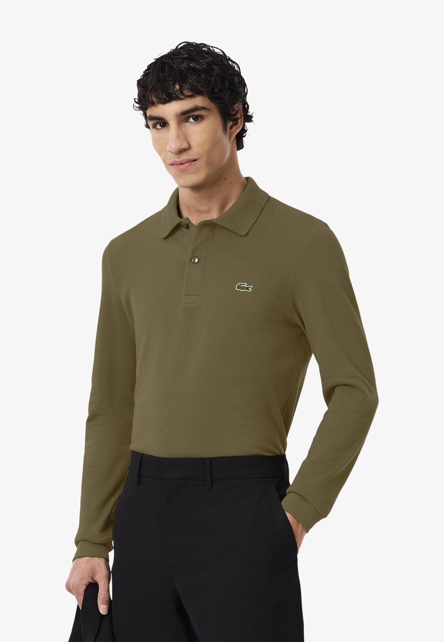 Поло Lacoste Polo shirt, Vert Kaki-Ef/Green, Зеленый, Поло Lacoste Polo shirt, Vert Kaki-Ef/Green
Поло Lacoste Polo shirt, Vert Kaki-Ef/Green, Зеленый, Поло Lacoste Polo shirt, Vert Kaki-Ef/Green