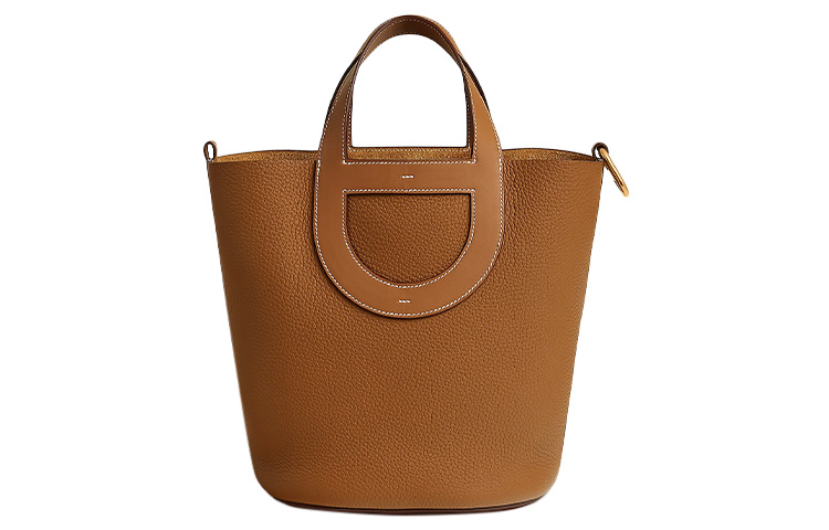 In The Loop Clémence Bullhide With Swift Calfskin Pig Nose Basket Bag, Сумка-ведро, Женская сумка Gold HERMES
In The Loop Clémence Bullhide With Swift Calfskin Pig Nose Basket Bag, Сумка-ведро, Женская сумка Gold HERMES