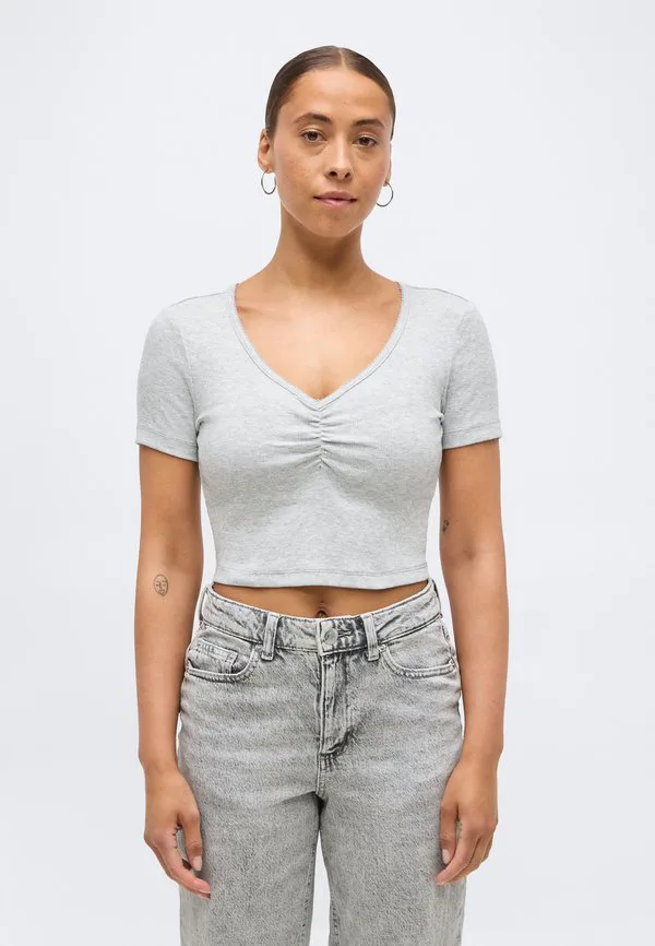 Футболка onlbetty с v-образным вырезом и фестончатым краем Only Petite, Light Grey Melange, Серый, Футболка onlbetty с v-образным вырезом и фестончатым краем Only Petite, Light Grey Melange
Футболка onlbetty с v-образным вырезом и фестончатым краем Only Petite, Light Grey Melange, Серый, Футболка onlbetty с v-образным вырезом и фестончатым краем Only Petite, Light Grey Melange