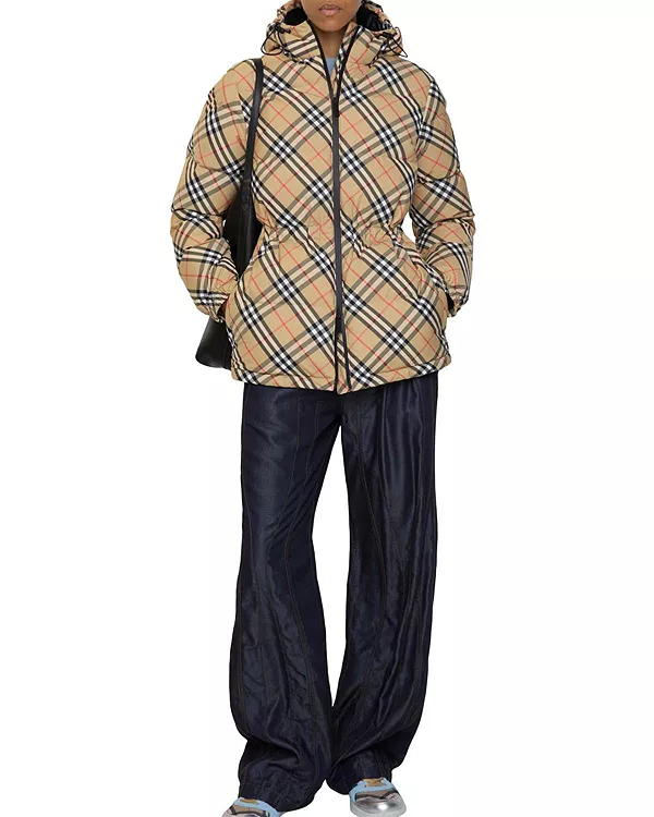 Нейлоновая пуховая куртка с капюшоном в клетку Burberry, бежевый
Нейлоновая пуховая куртка с капюшоном в клетку Burberry, бежевый
