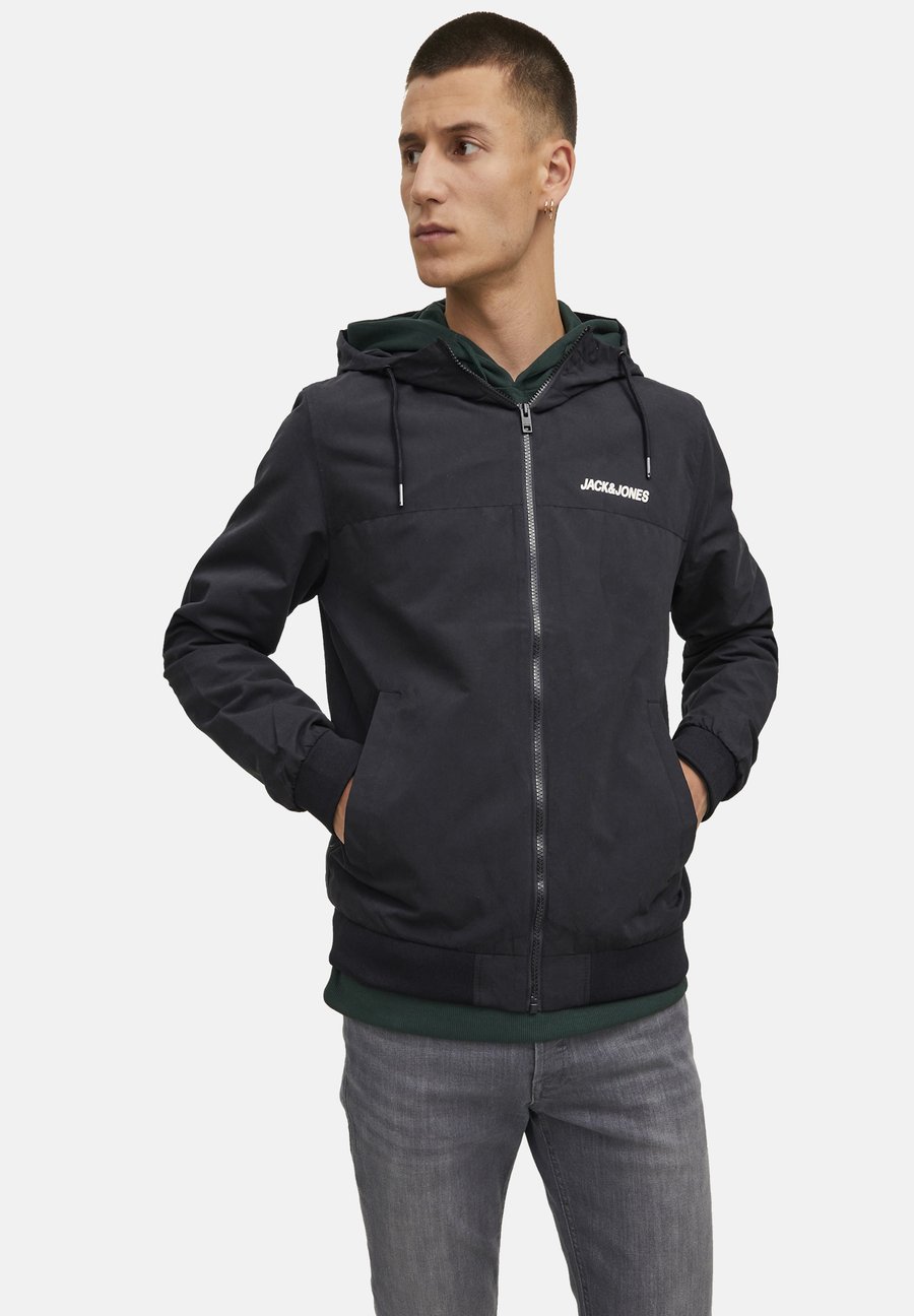 Куртка Jack & Jones JJERUSH HOOD, Duffel Bag Detail Black/White Blocking/Dark Green
Куртка Jack & Jones JJERUSH HOOD, Duffel Bag Detail Black/White Blocking/Dark Green