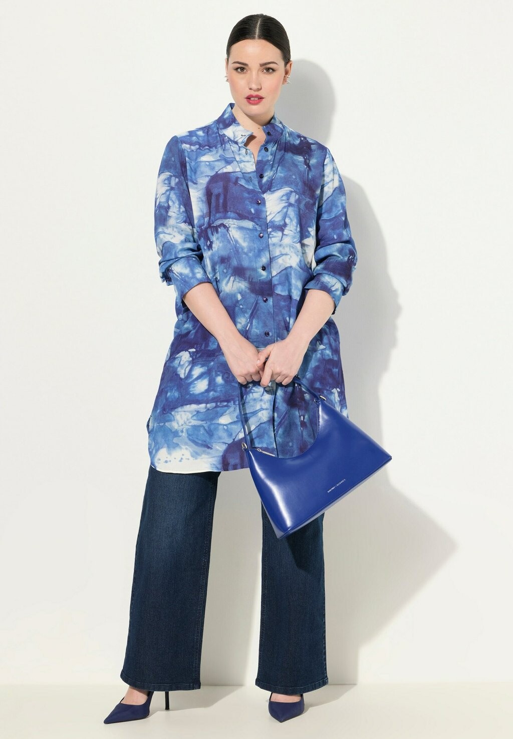 Блузка на пуговицах TYE DYED LONG SLEEVE Ulla Popken, темно-синий
Блузка на пуговицах TYE DYED LONG SLEEVE Ulla Popken, темно-синий